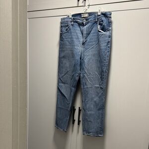Abercrombie & Fitch Ultra High Rise Ankle Straight Jean